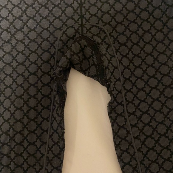 Lululemon workout crop bottom - Picture 2 of 9